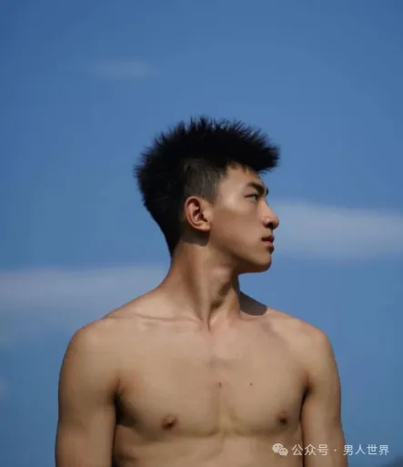 弟弟也太上头！男高体育生，薄肌鲜肉男