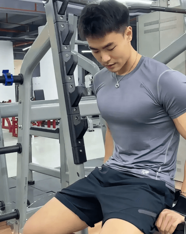 185 的脂包肌帅哥，迷人的男人味让人流口水！