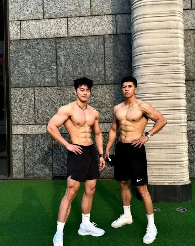 威武雄壮肌肉男，腹肌刚毅完美男人！
