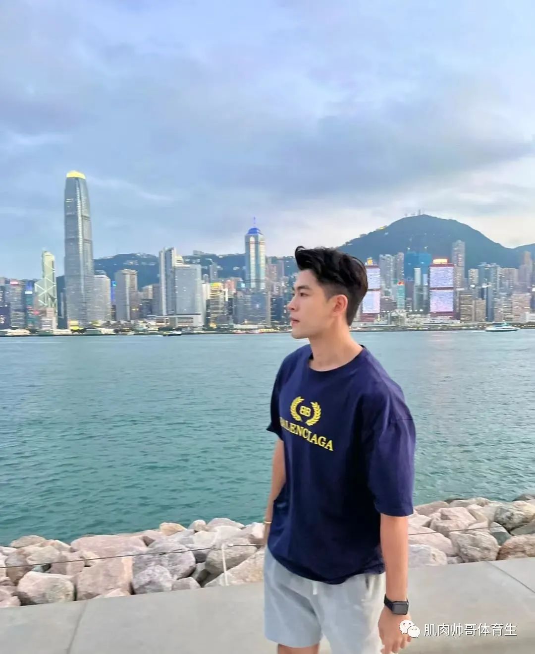 正装男朋友，气质这一块拿捏的稳稳的