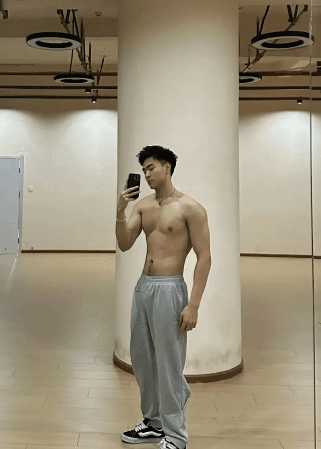 185 的脂包肌帅哥，迷人的男人味让人流口水！