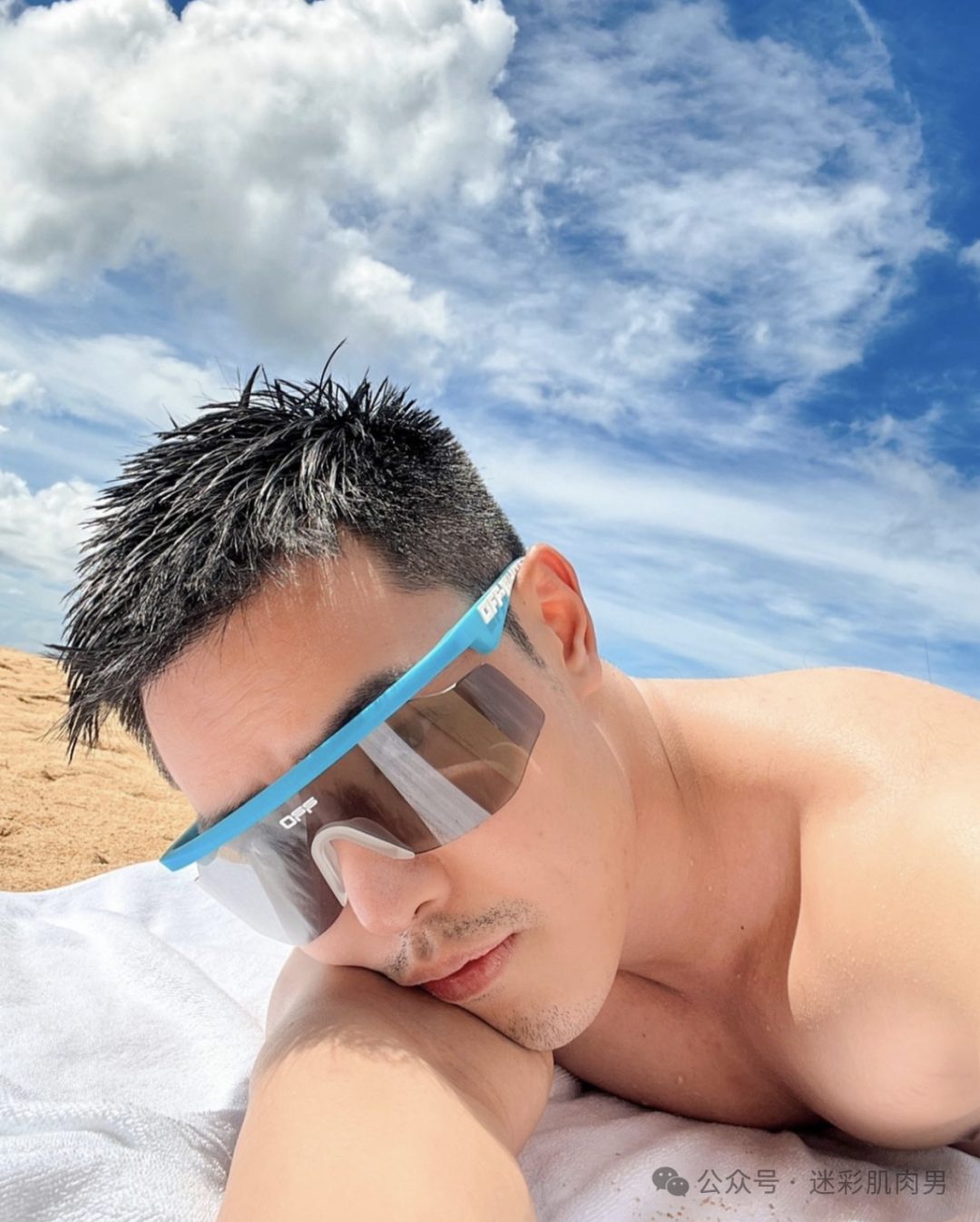 穿超短裤太垒运动男大实力藏不住啦，ig 上找金主！！