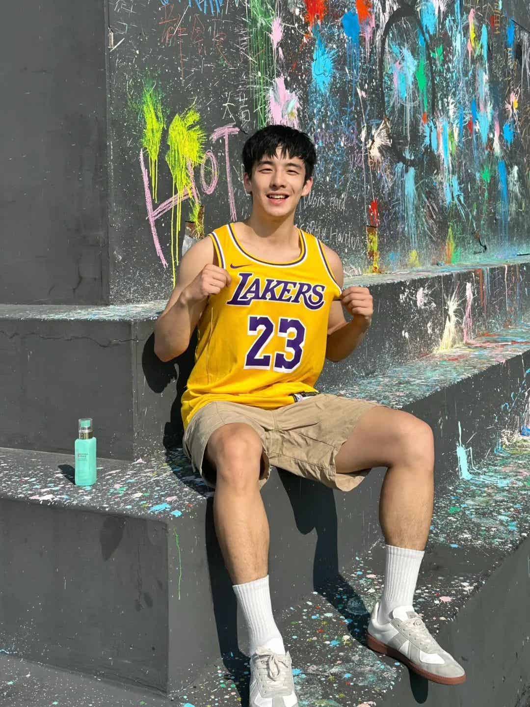 吃惊！上海交大超帅金融学博士，也被采访了…