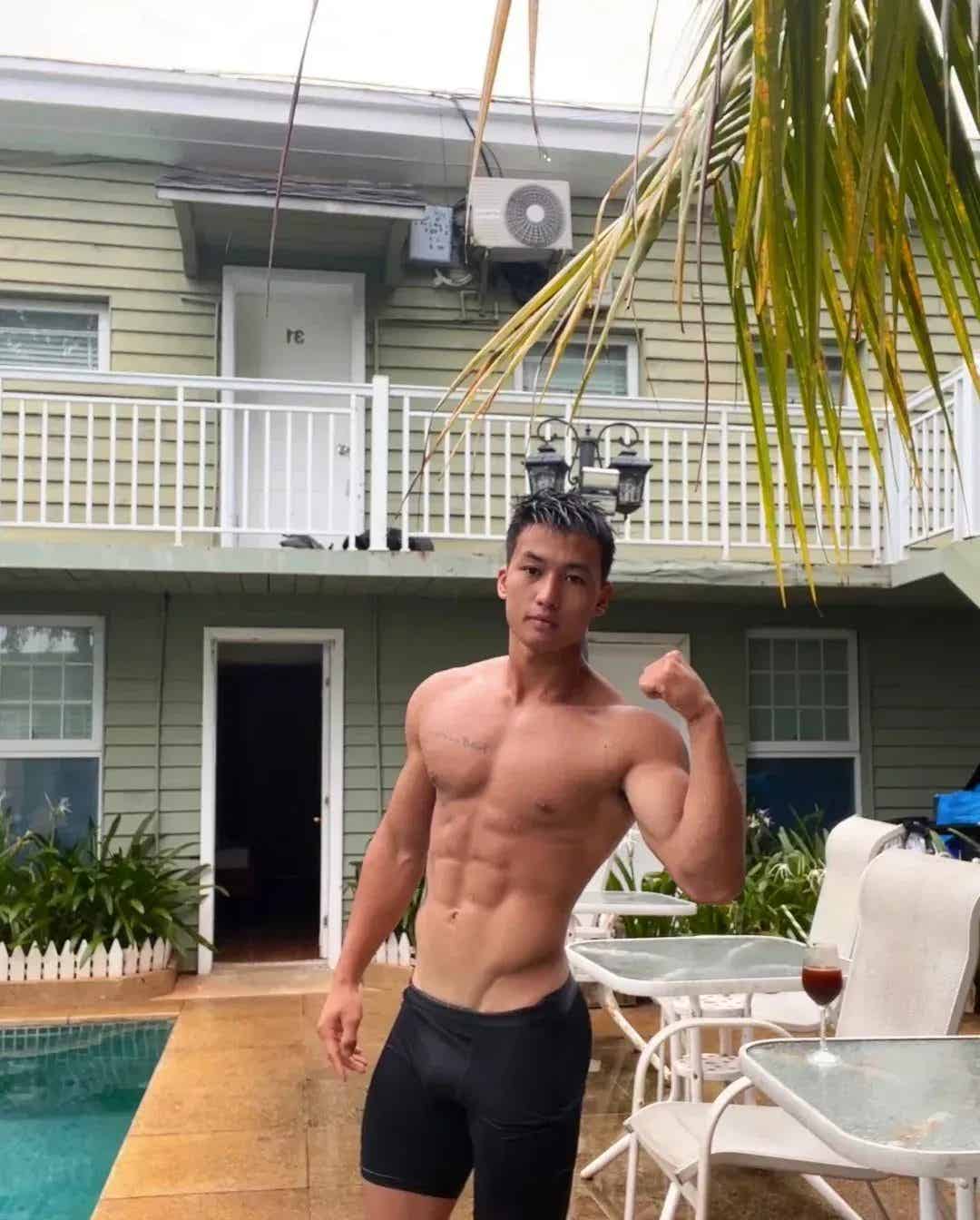 混血筋肉黑皮肌肉小哥，又痞又帅挡爆了！