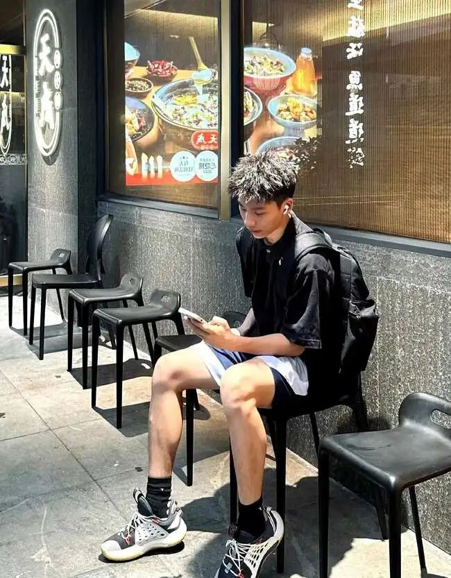 广州网红体育生博主，X 张力拉满了！