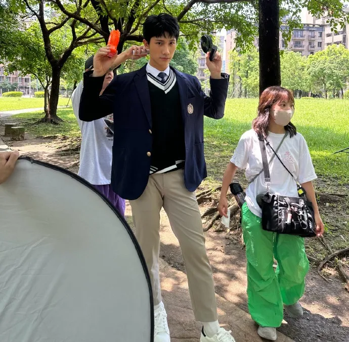 台剧《奇迹》陈柏文：穿上 CK 好身材一览无余，身高属实让人没想到！