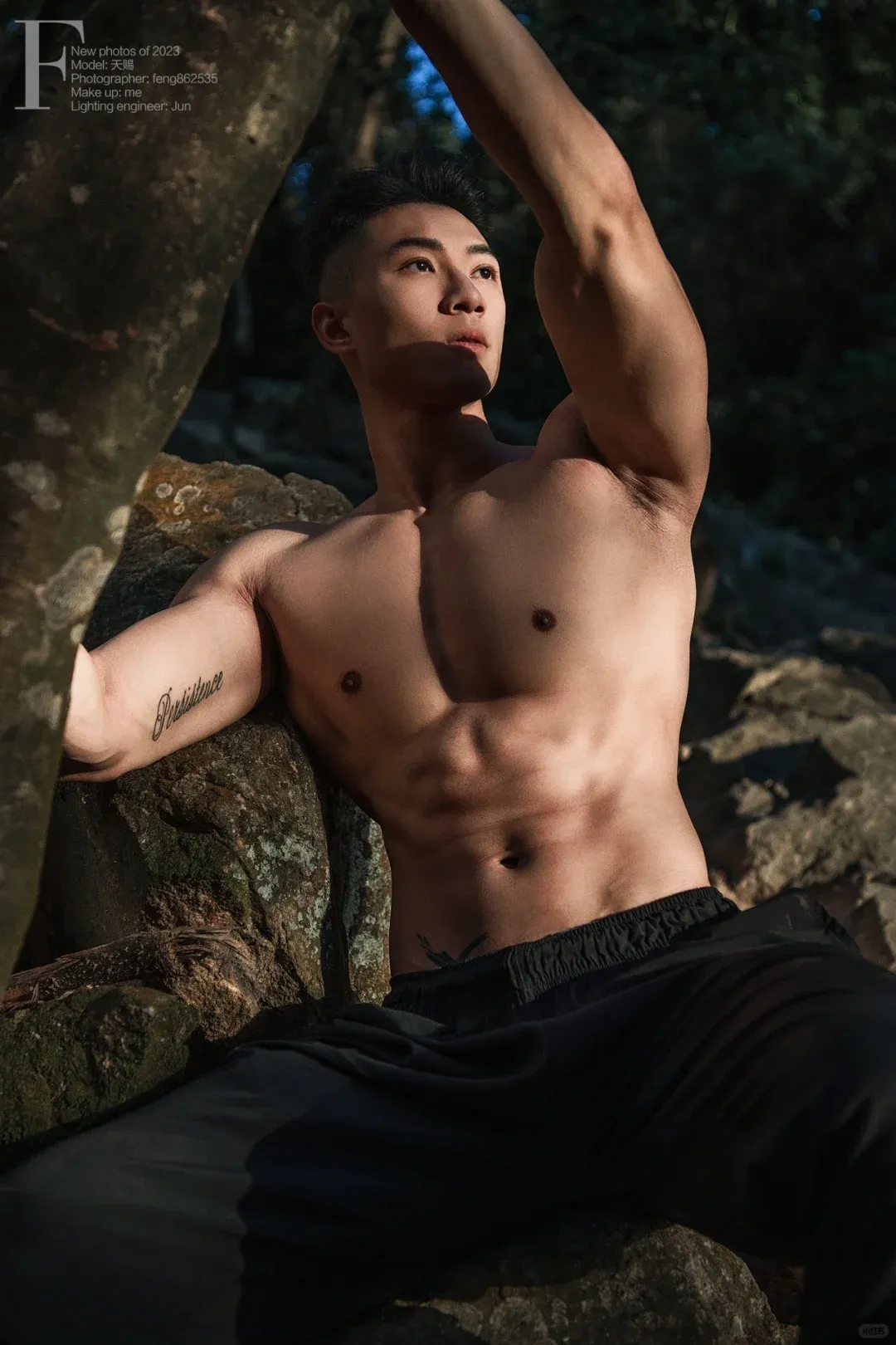 深藏不露的肌肉猛男! 深藏不露的肌肉猛男!