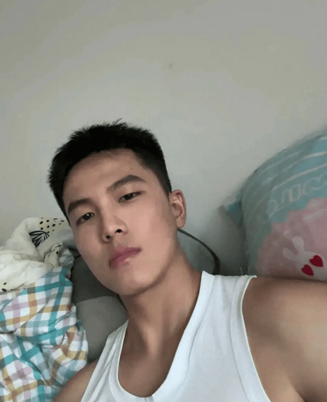 185cm 无美颜的黑皮体育生帅弟弟！
