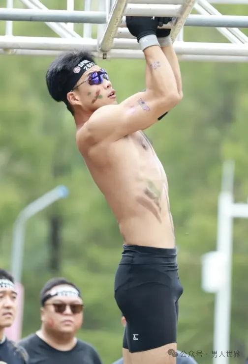 男湿透，我天这大腿能帮他洗吗？