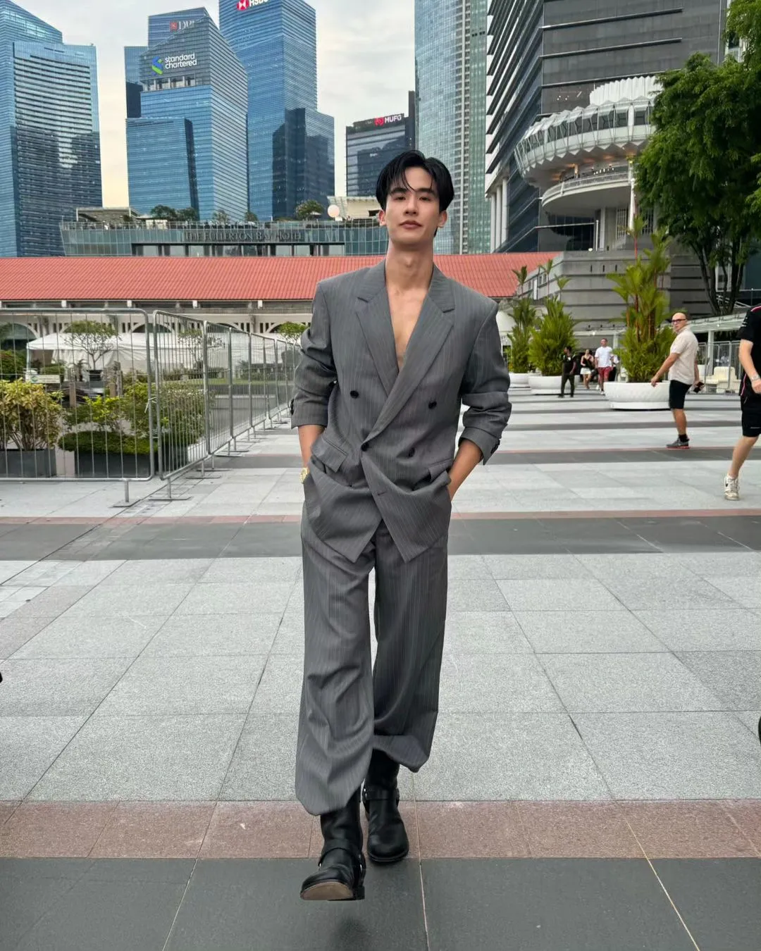 怎么会有男演员，能把西装穿得如此性感！