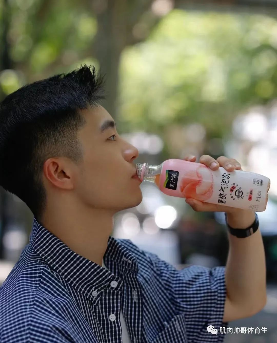精致男孩又来啦，治愈系笑容太迷人