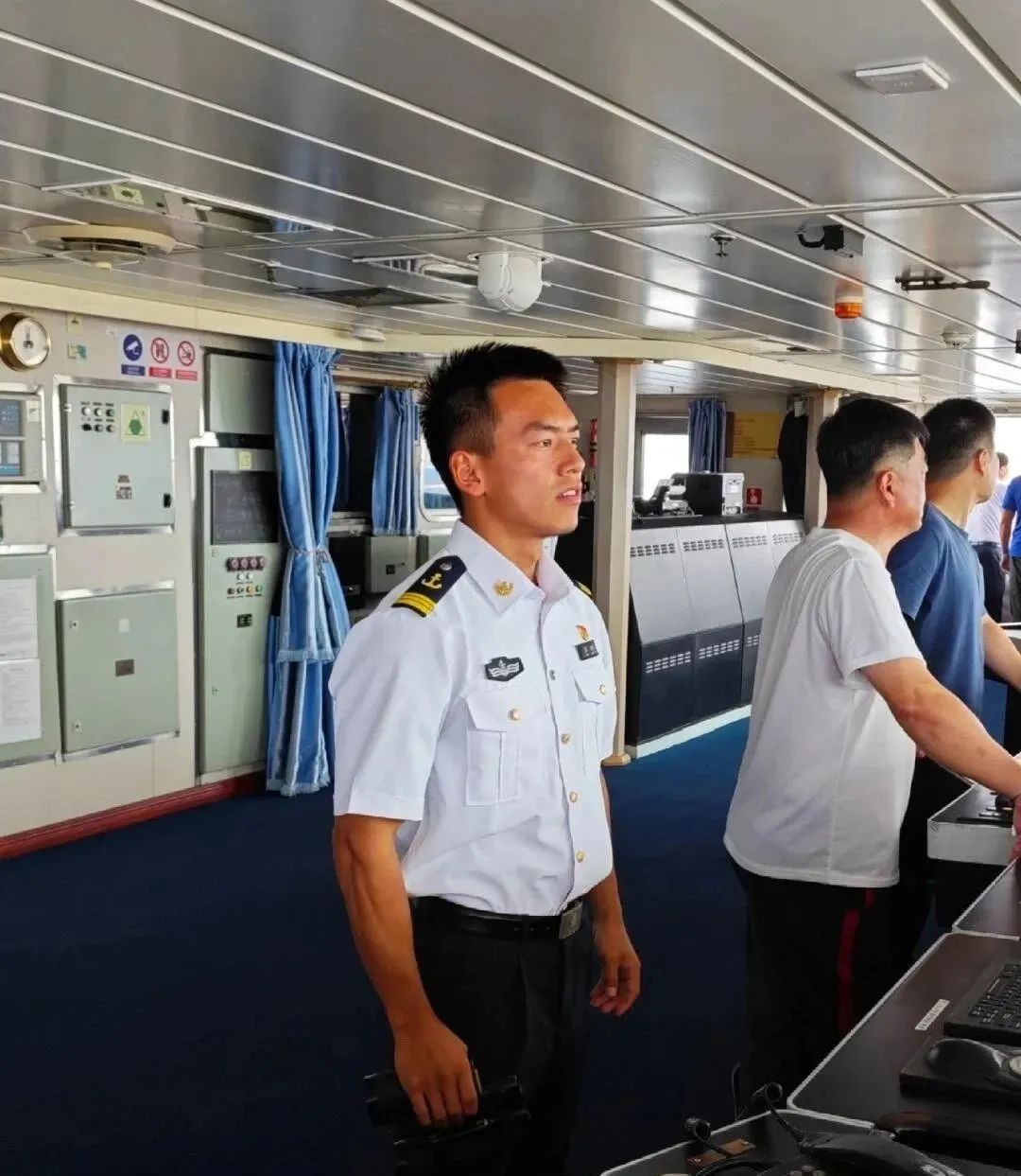 大连海事大学的黑皮水手，制服照也太可了吧！