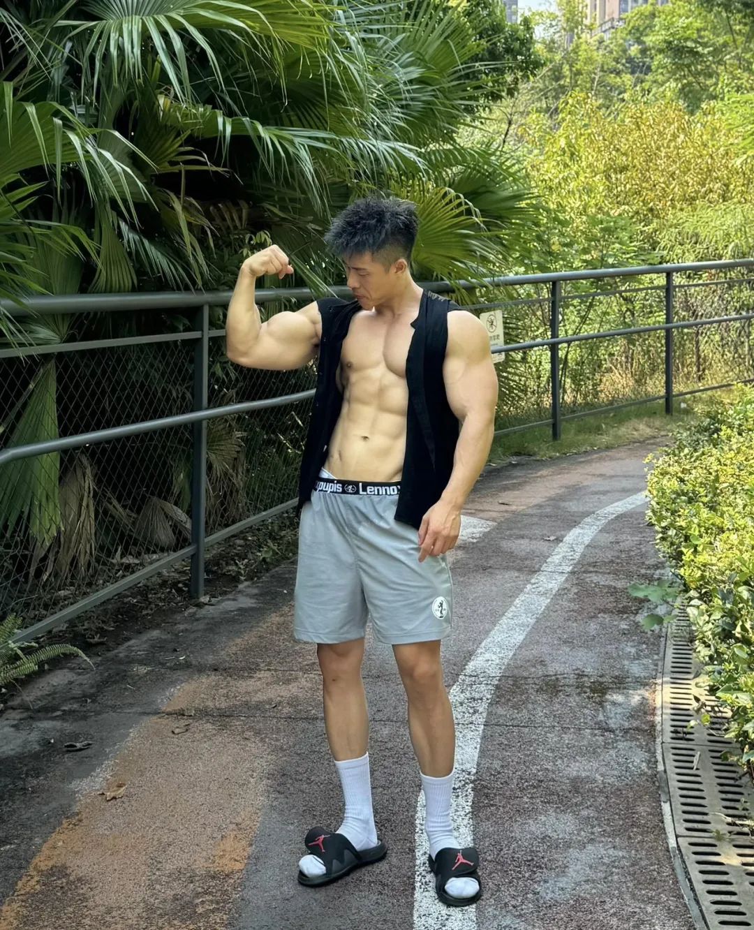重庆肌肉男，被偷摸着采访录屏了！！！