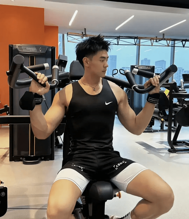 185 的脂包肌帅哥，迷人的男人味让人流口水！