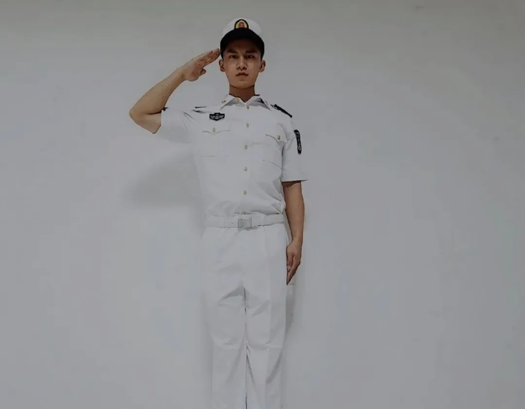 约到“退役兵哥穿正装上门”家政服务，干累了还脱衣服？