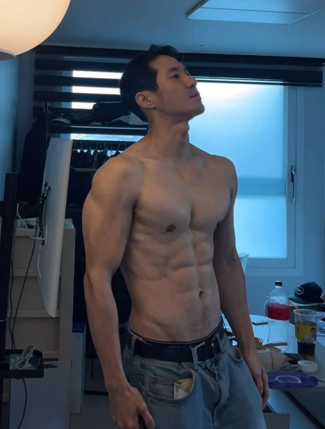 人夫感十足的肌肉型男为了生活脱了下海，有市场吗？
