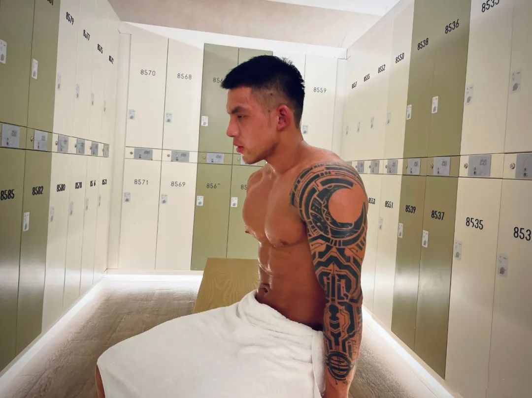 上海 G 圈网红肌肉小哥,推特圈天菜! 上海 G 圈网红肌肉小哥,推特圈天菜!