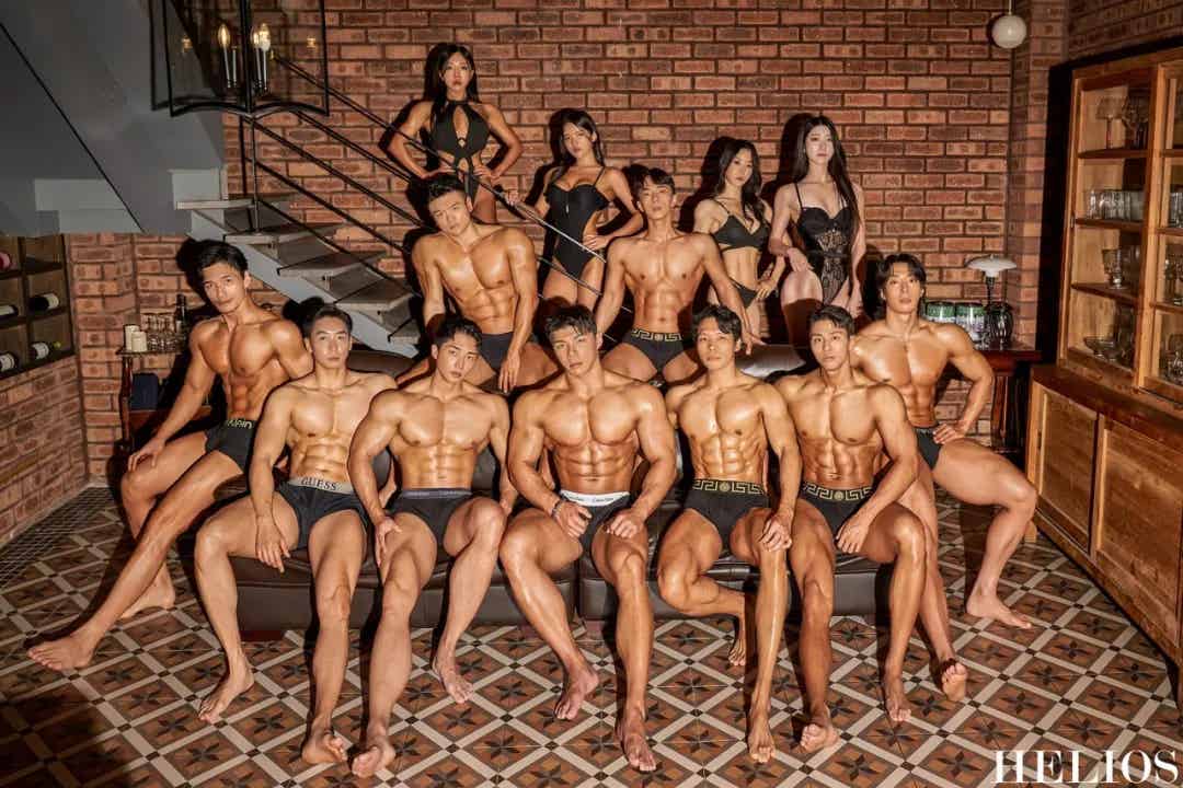 当健美模特站在一起，腹肌突然就不“香”了？