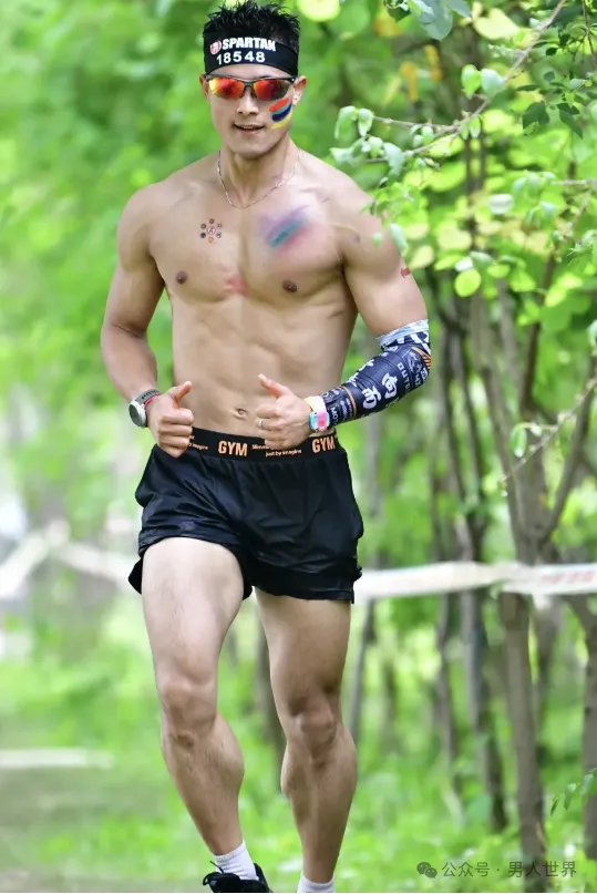 男湿透，我天这大腿能帮他洗吗？