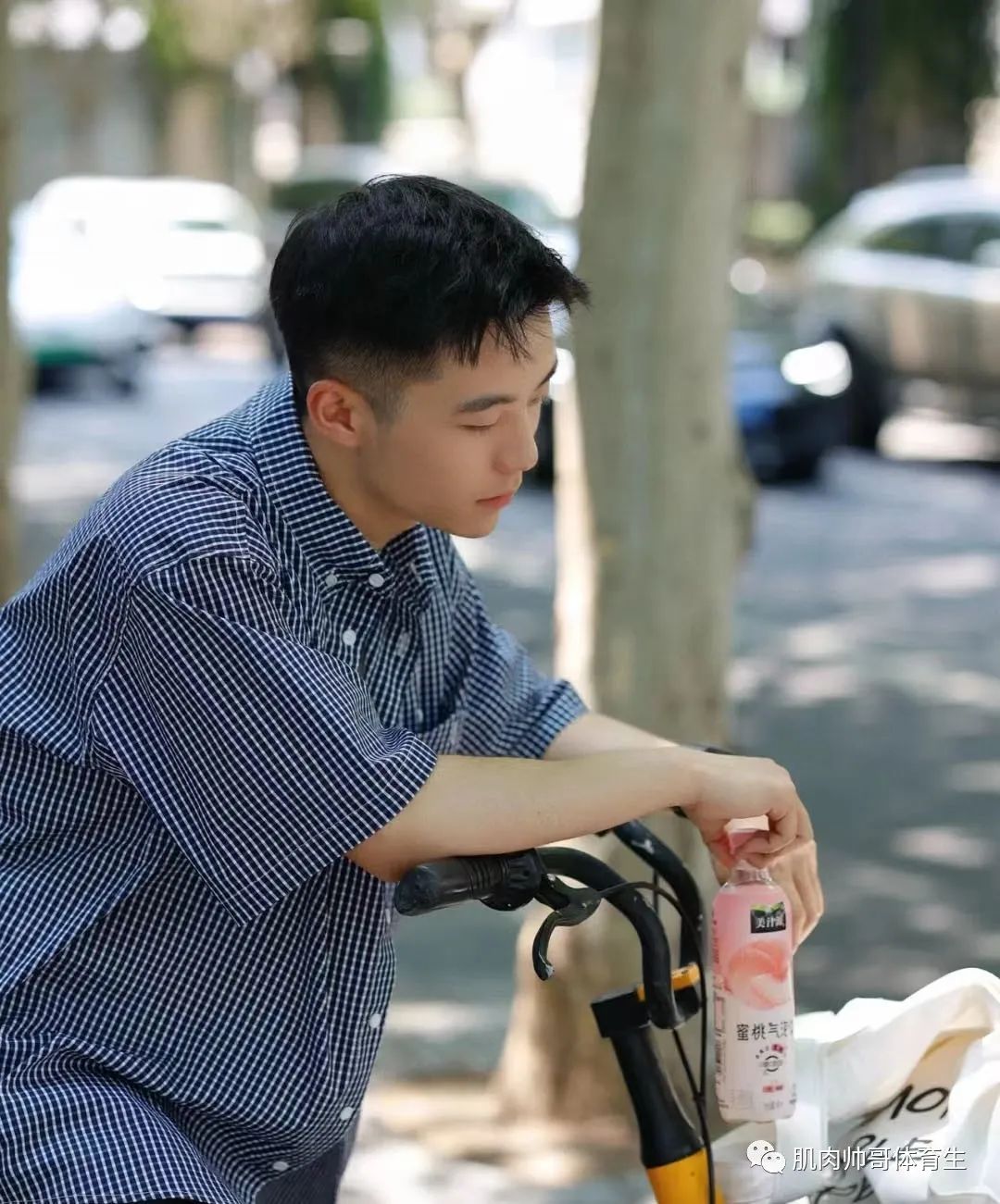 精致男孩又来啦，治愈系笑容太迷人