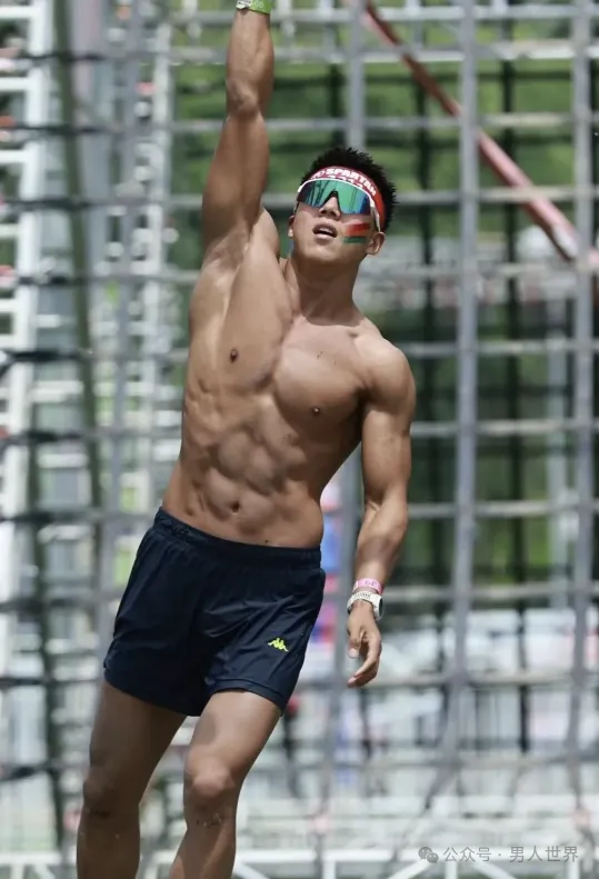 男湿透，我天这大腿能帮他洗吗？
