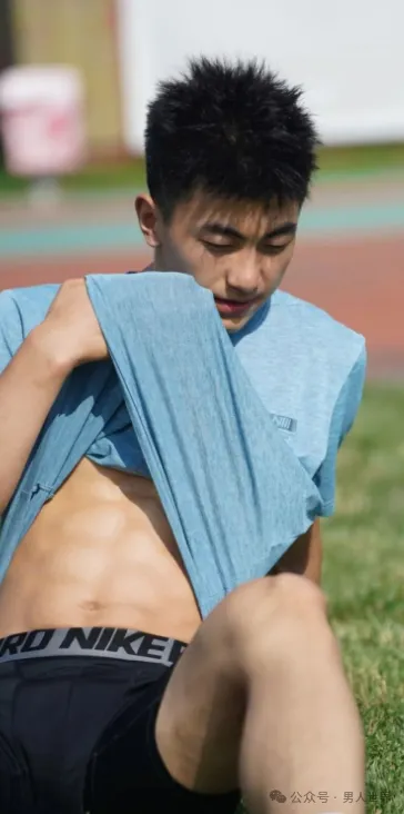 弟弟也太上头！男高体育生，薄肌鲜肉男