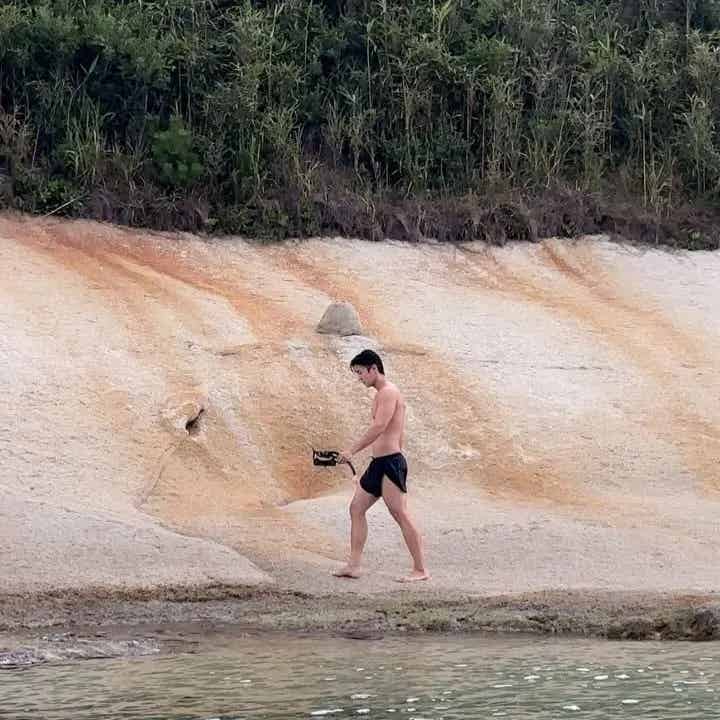 裤子不分叉，怎么显腿长？