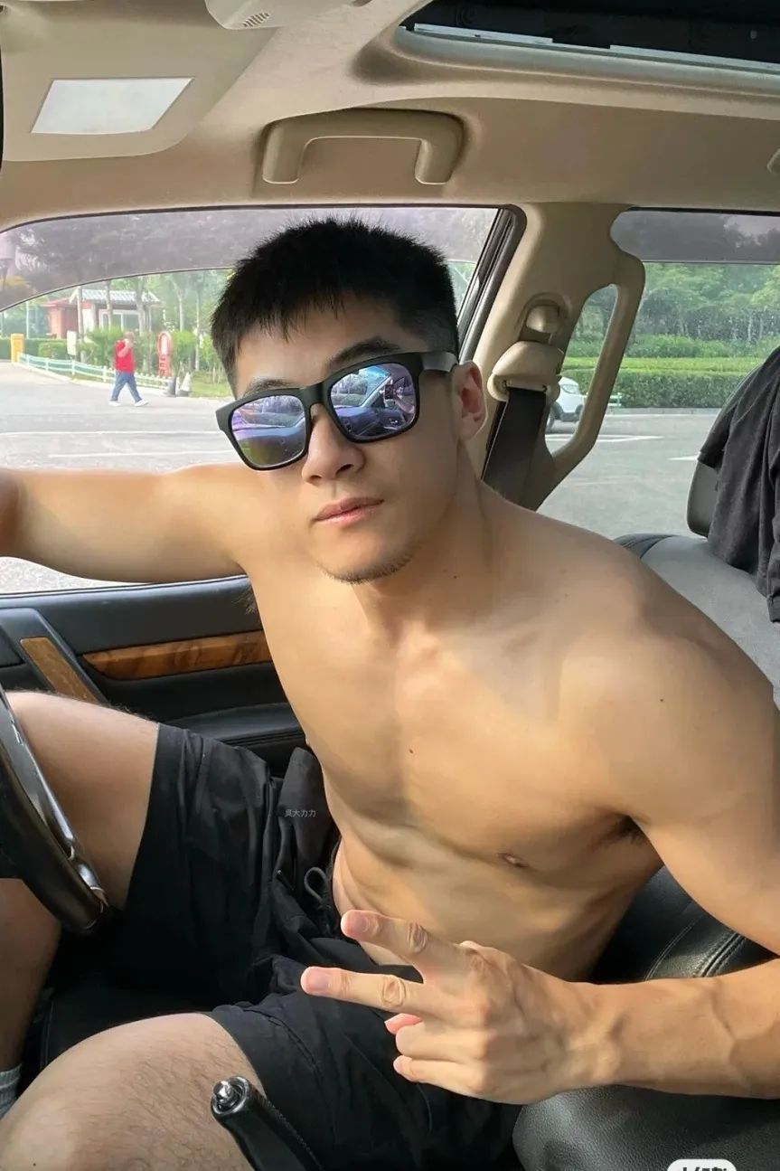 【直男日记】185CM 的足球湿身照，是你新老公吗？