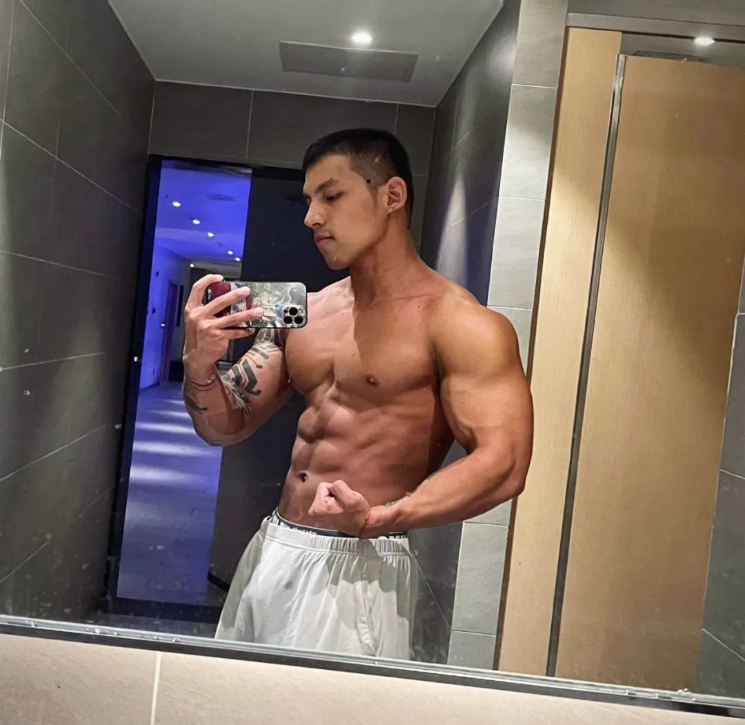 上海 G 圈网红肌肉小哥，推特圈天菜！