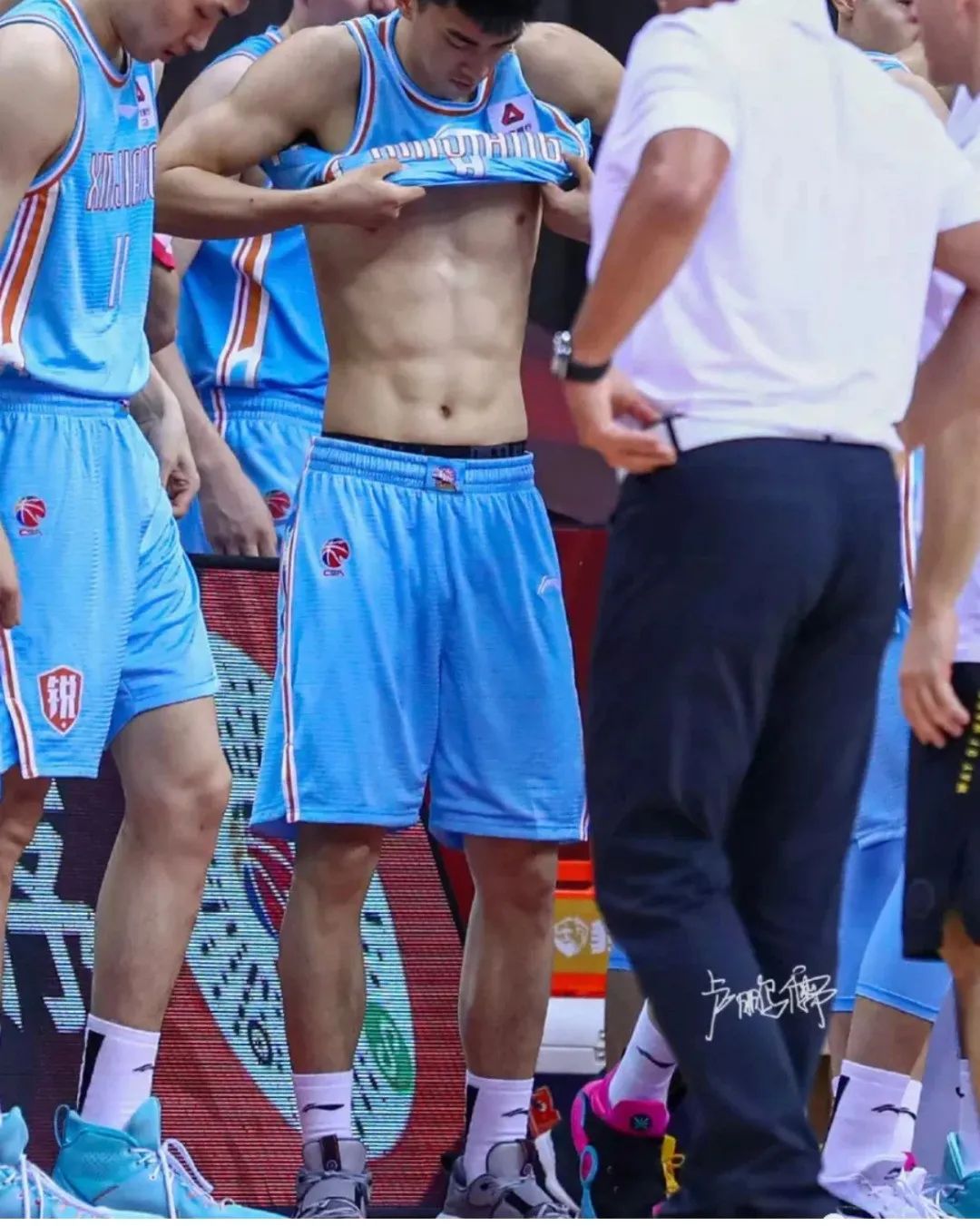 成群的 185CM 山东汉子夜爬山，大的让人流口水了！！