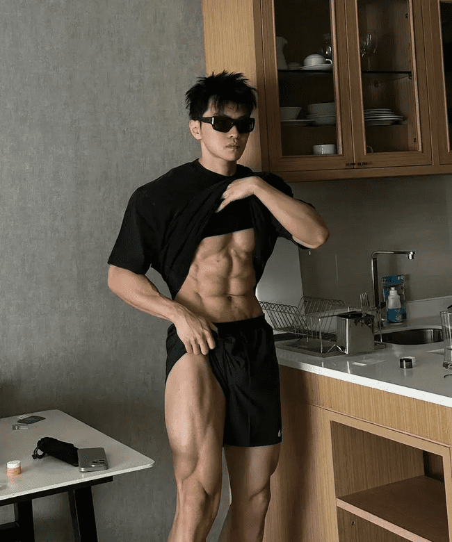 威武雄壮肌肉男，腹肌刚毅完美男人！