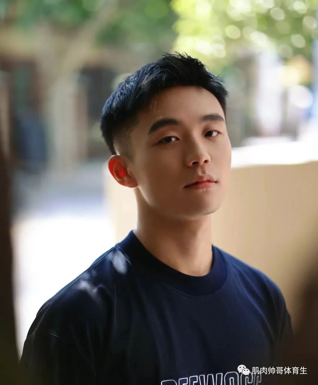 精致男孩又来啦，治愈系笑容太迷人
