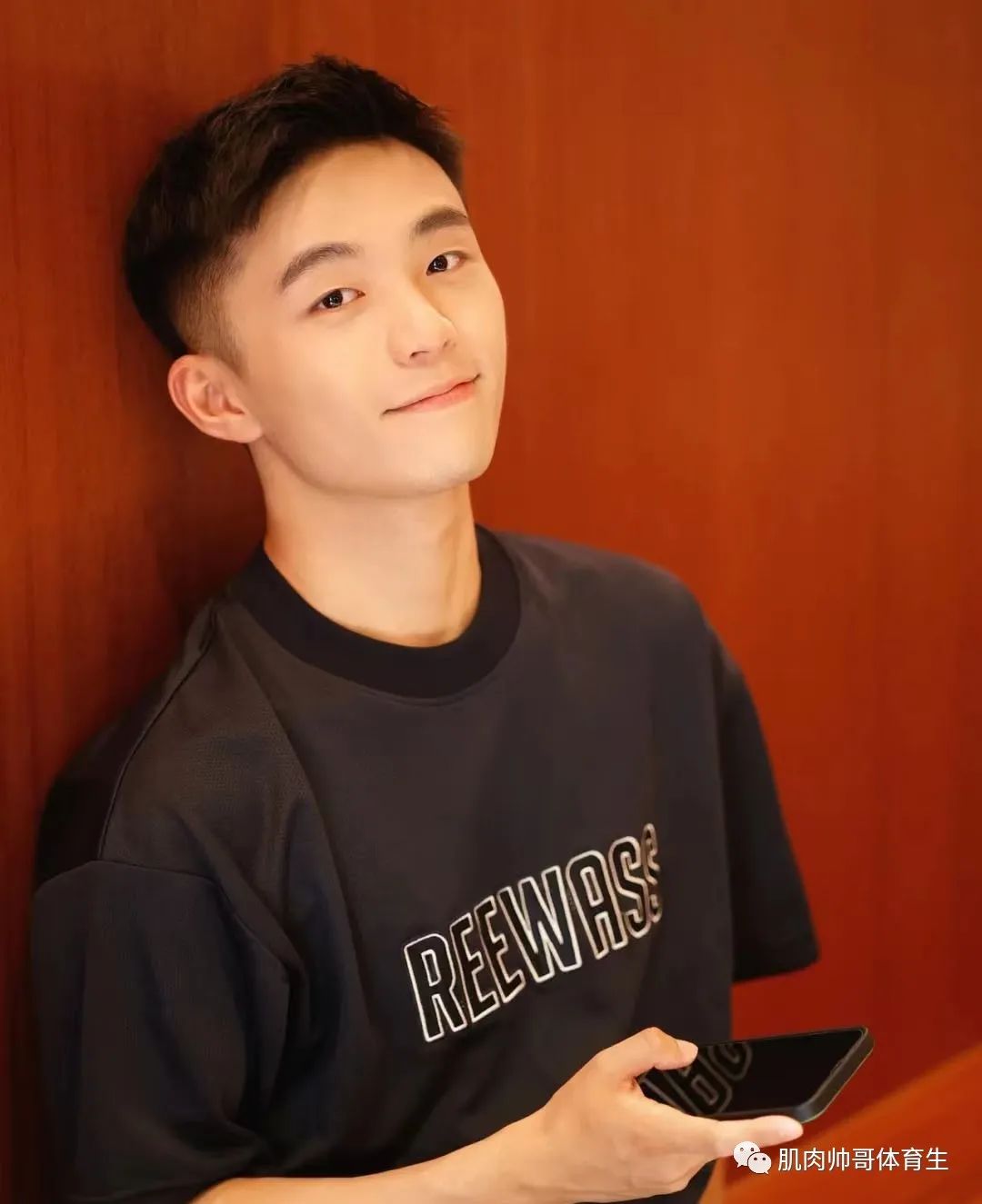 精致男孩又来啦，治愈系笑容太迷人
