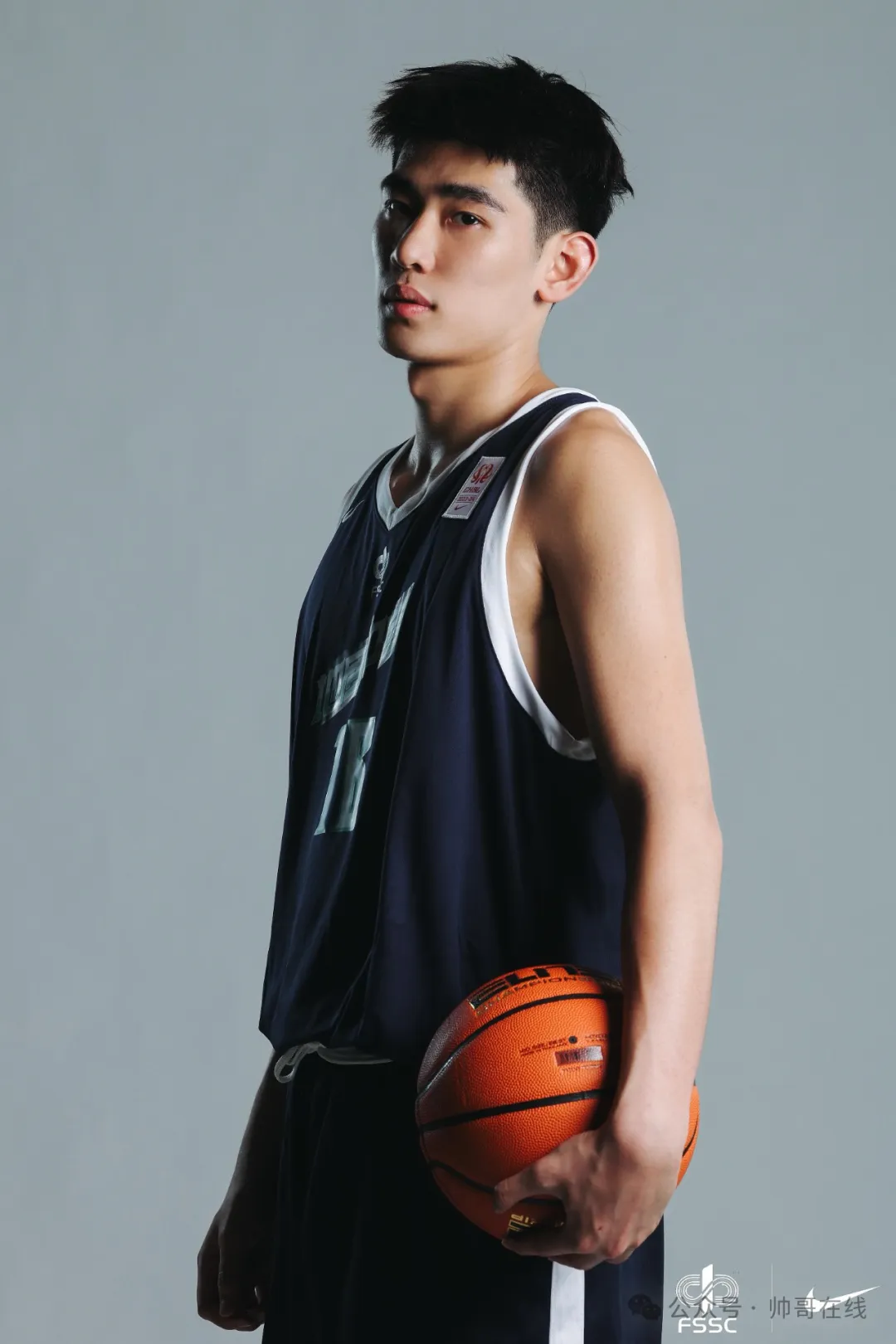 05 年 199CM 男大篮球体育生，运动员的颜值真不是吹的！