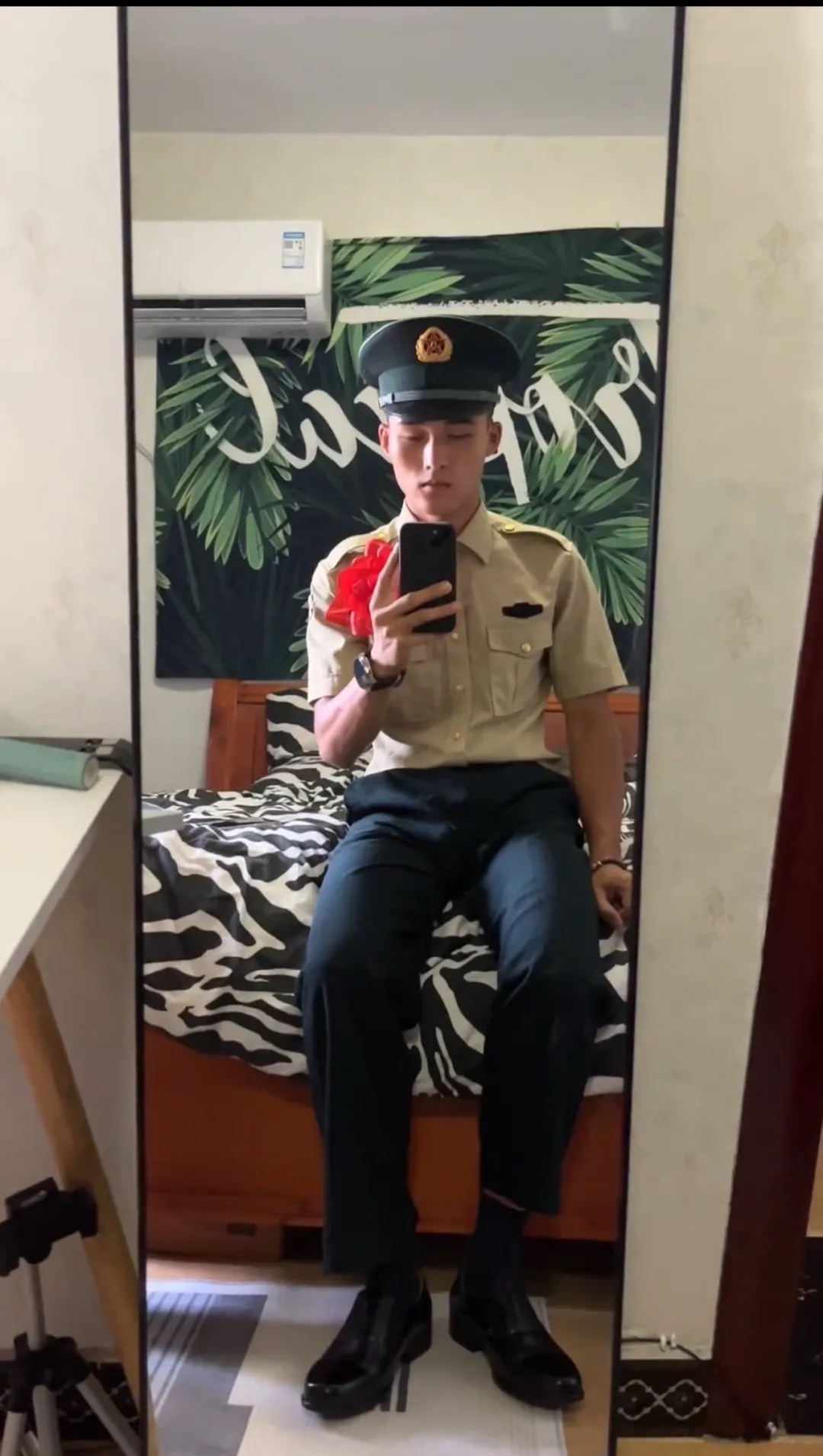 兵哥哥光荣退伍，刚毅清澈的眼神太帅了！