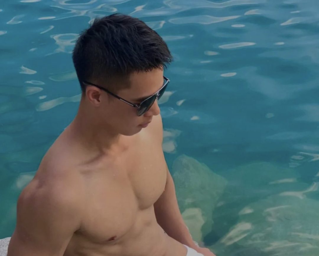 会所男技师身材太棒了，男人味十足！