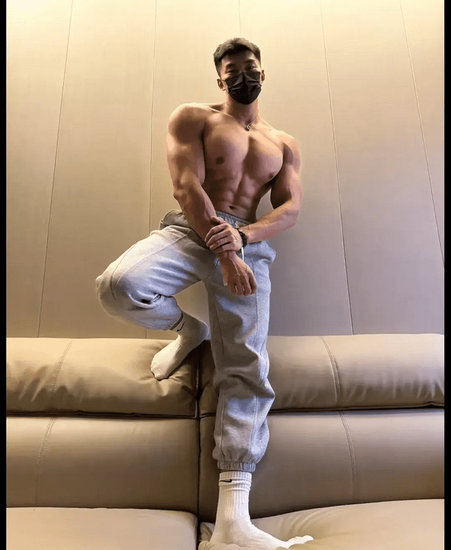 185cm 粗壮麒麟臂老攻，把你抱起来！