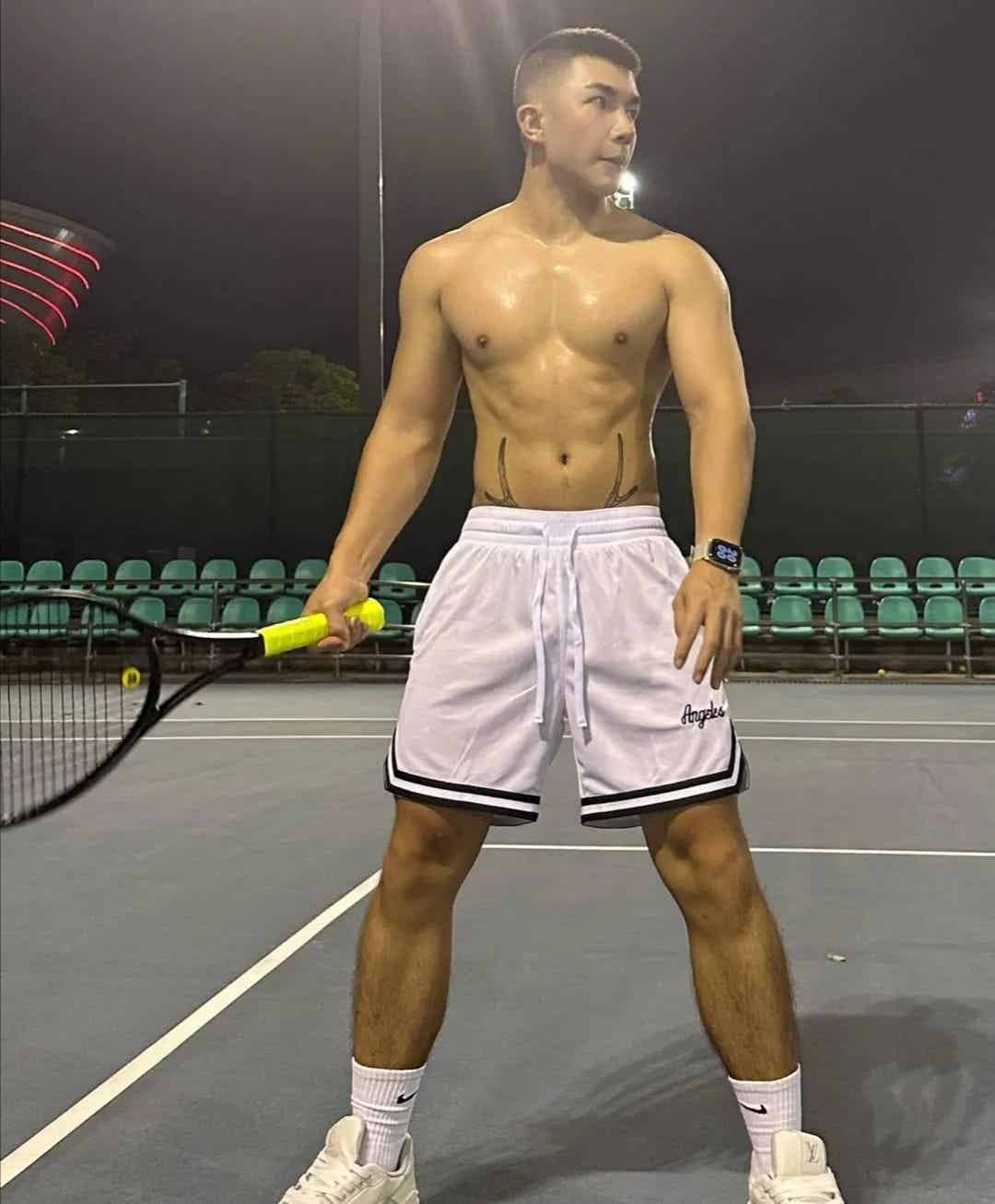 鹿角大包帅哥，内裤穿搭超吸睛！