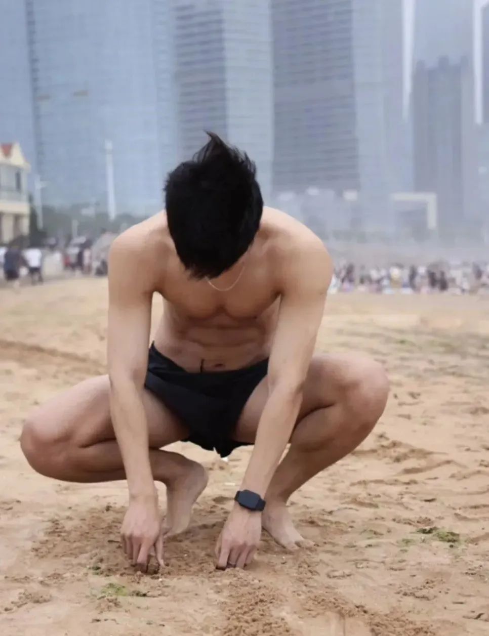 193CM 黑皮田径体育生，19 岁山东男大的迷人魅力！