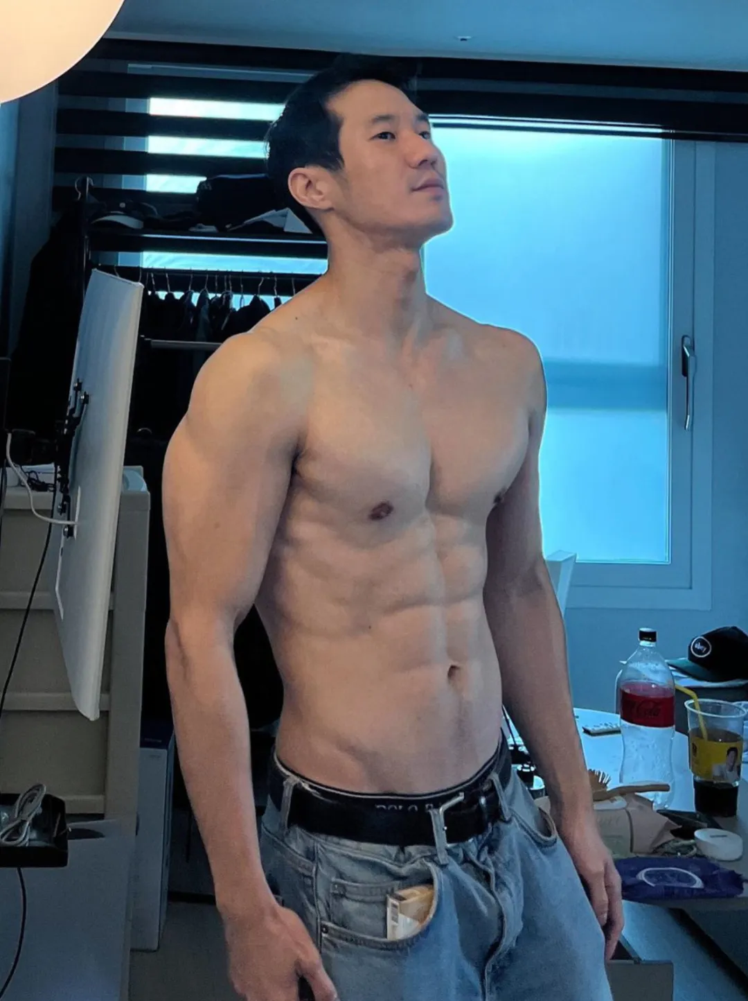 人夫感十足的肌肉型男为了生活脱了下海，有市场吗？