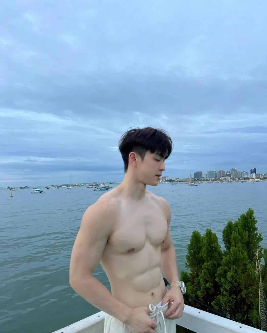 重庆帅奶狗,冷白皮细腻光滑能掐出水! 重庆帅奶狗,冷白皮细腻光滑能掐出水!