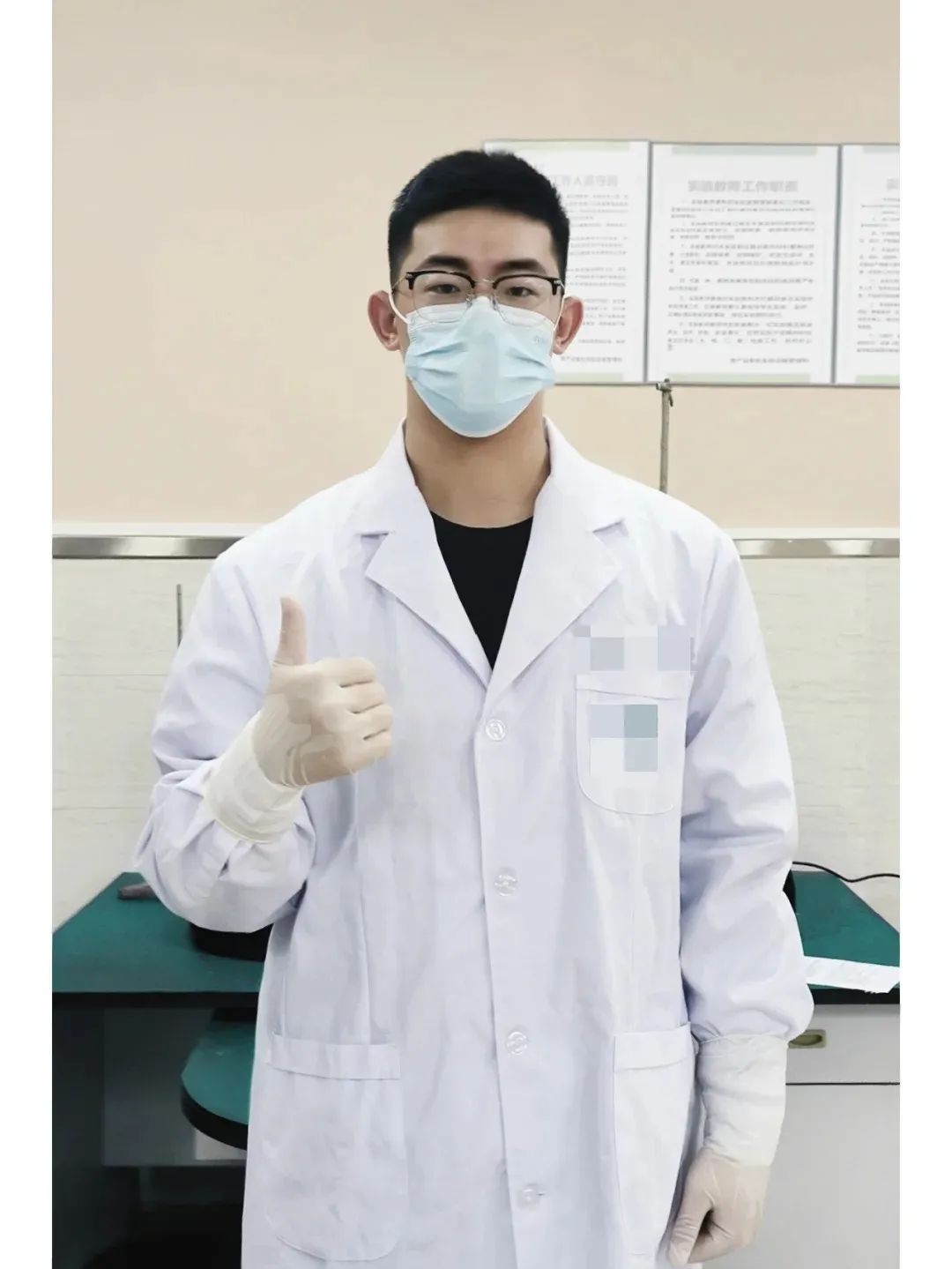 医学生大弟弟穿正装帅炸！