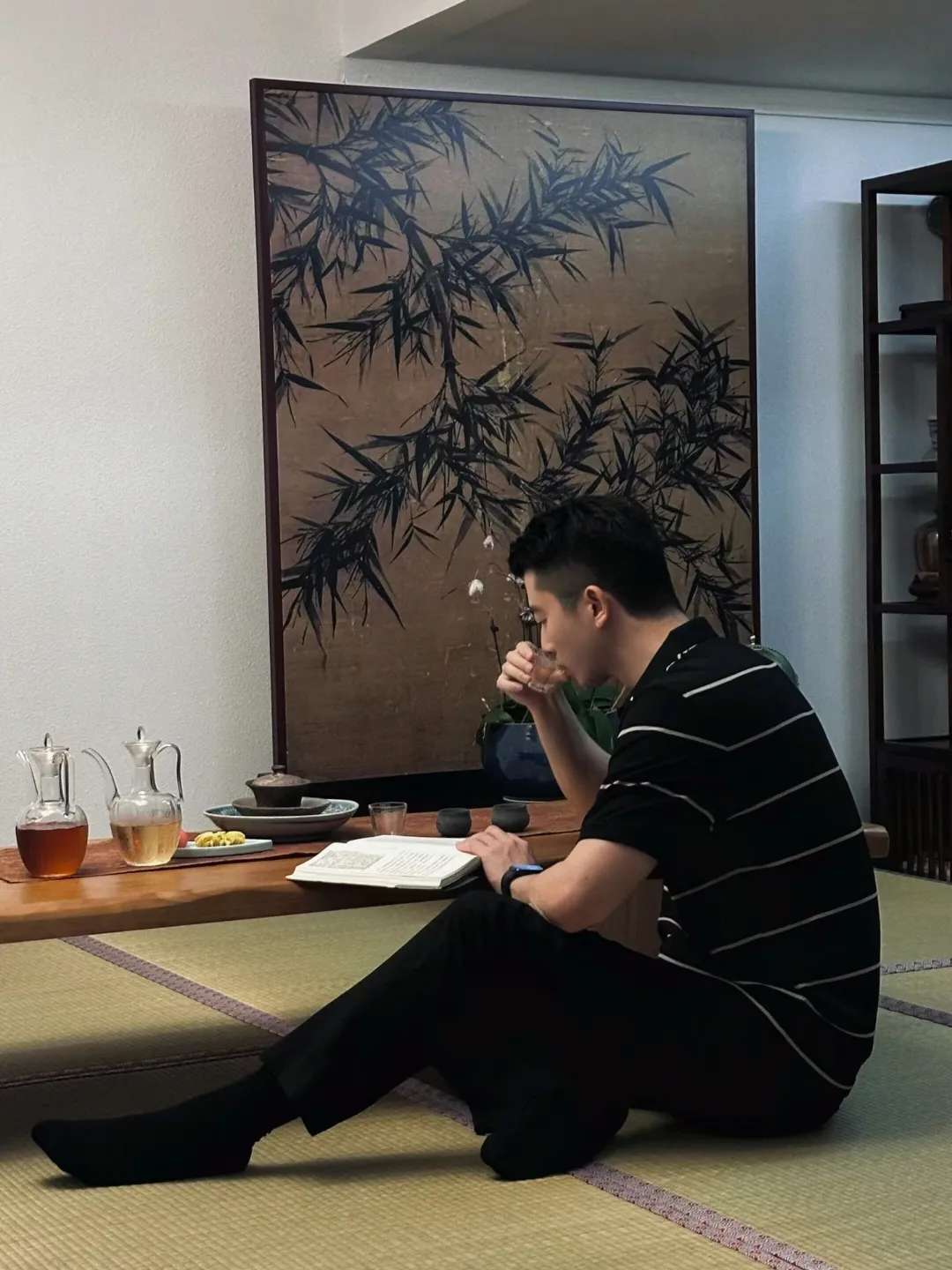 爱穿正装的小哥哥脱啦，自带一种人夫感！