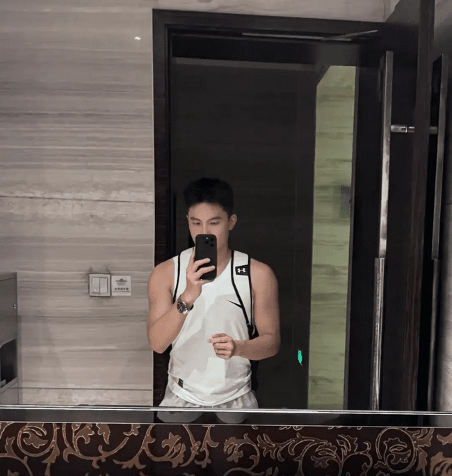 185cm 无美颜的黑皮体育生帅弟弟！