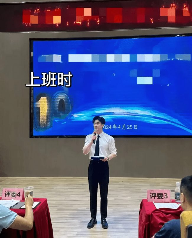 八块腹肌的高颜值语文老师帅呆了！