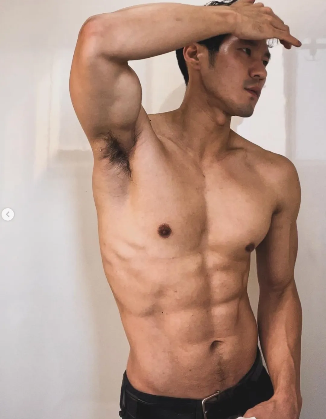 人夫感十足的肌肉型男为了生活脱了下海，有市场吗？
