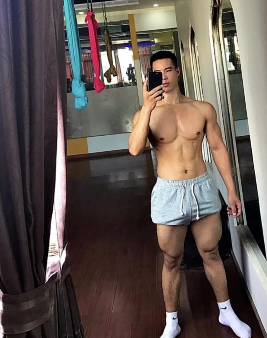 会所男技师身材太棒了，男人味十足！