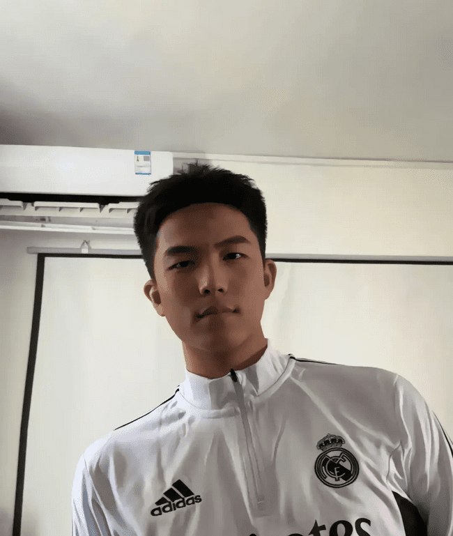 185cm 无美颜的黑皮体育生帅弟弟！