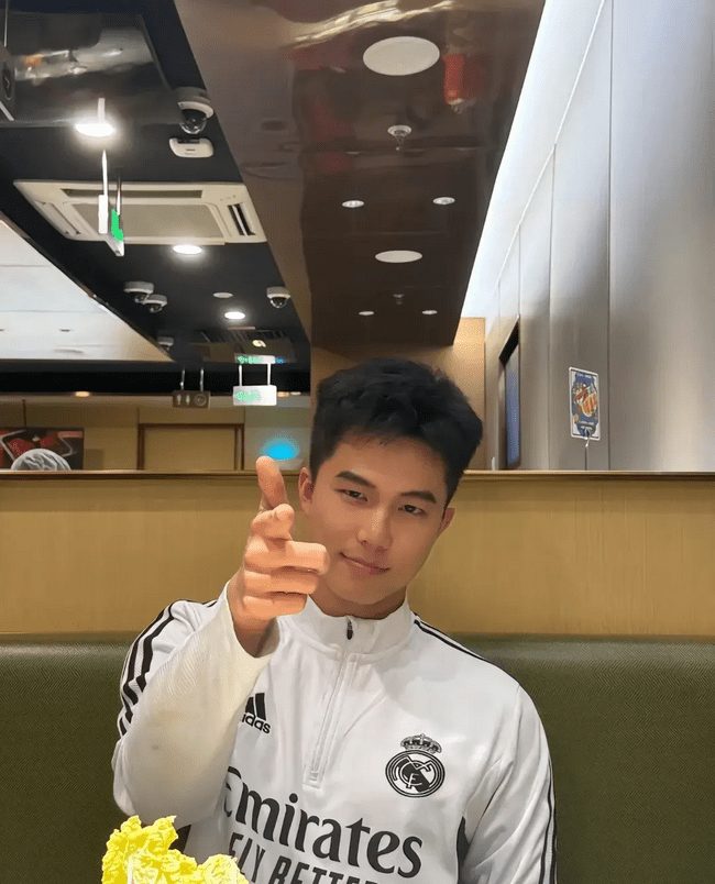 185cm 无美颜的黑皮体育生帅弟弟！