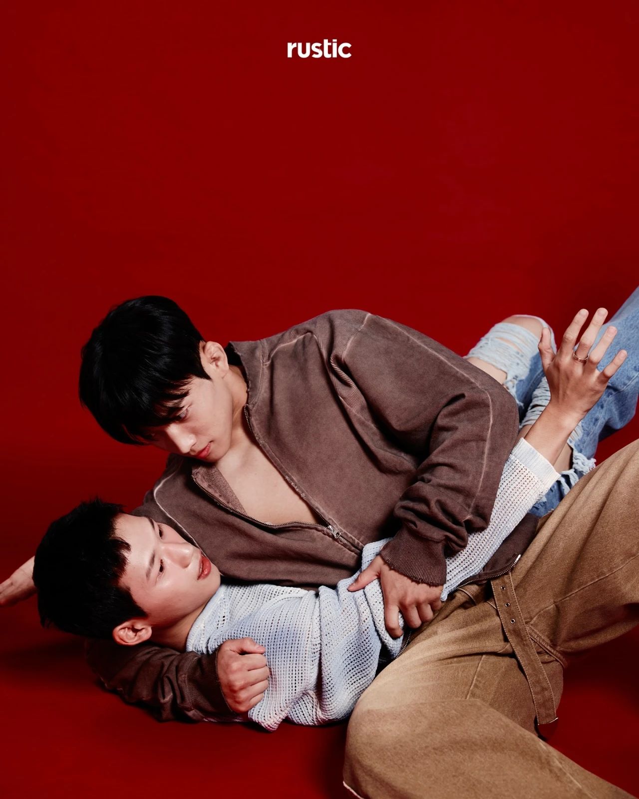 能把写真拍成结婚照风格，他俩感情是真好啊~